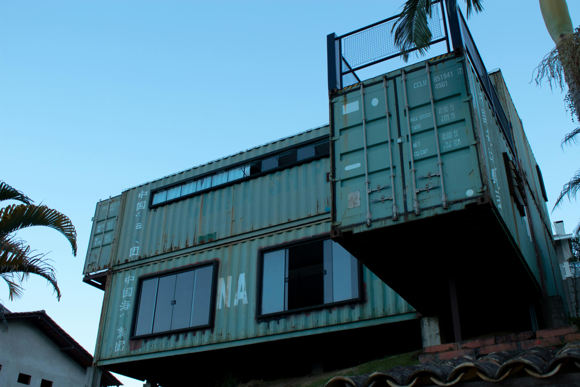 Módulo habitacional de contenedores adaptados